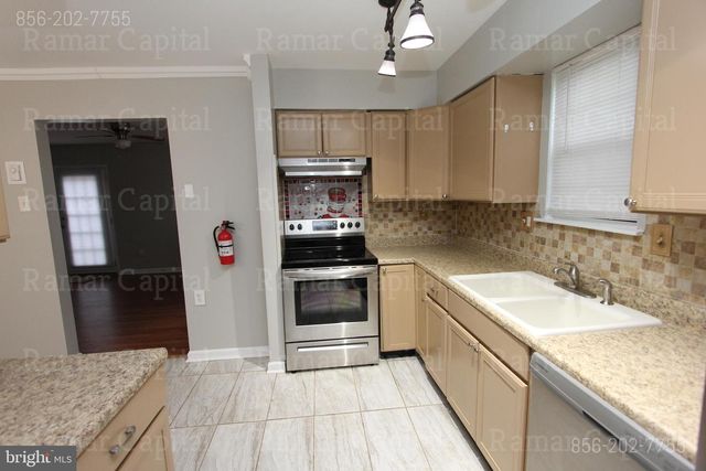 207 HAMPSHIRE RD, Sicklerville, NJ 08081