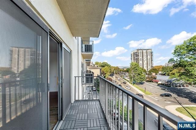 1150 River Road 4F, Edgewater, NJ 07020