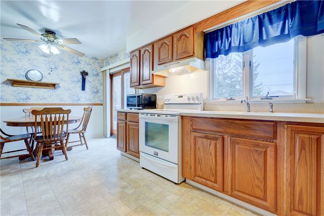 18 Palo Alto Drive, Henrietta, NY 14623