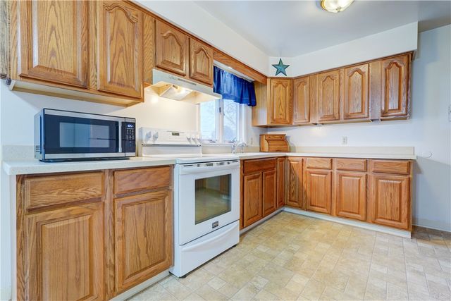 18 Palo Alto Drive, Henrietta, NY 14623