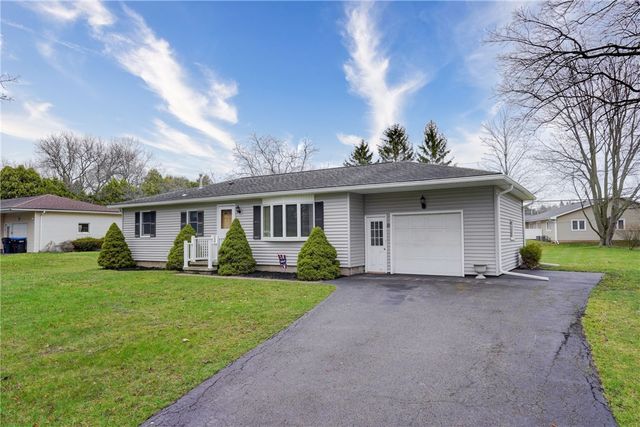 18 Palo Alto Drive, Henrietta, NY 14623