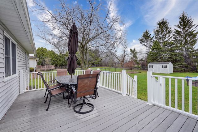 18 Palo Alto Drive, Henrietta, NY 14623