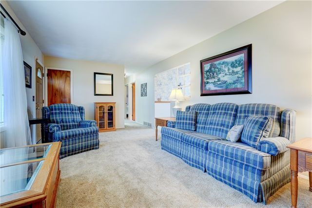 18 Palo Alto Drive, Henrietta, NY 14623