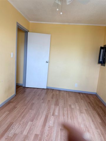 212 S Main Street B, Conroe, TX 77301