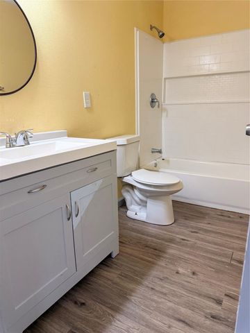 212 S Main Street B, Conroe, TX 77301