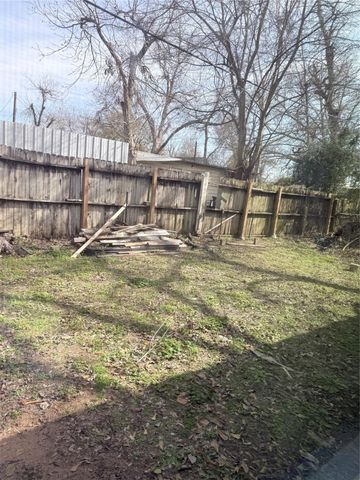 212 S Main Street B, Conroe, TX 77301