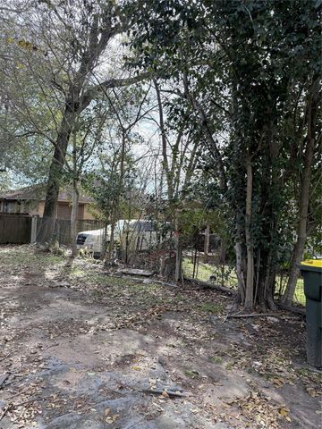 212 S Main Street B, Conroe, TX 77301