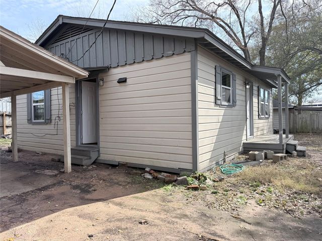 212 S Main Street B, Conroe, TX 77301