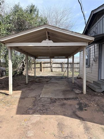 212 S Main Street B, Conroe, TX 77301