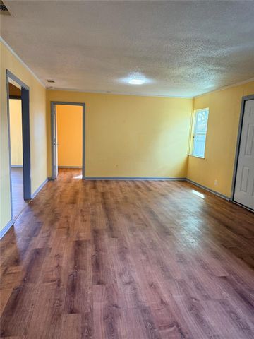 212 S Main Street B, Conroe, TX 77301