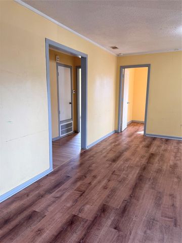 212 S Main Street B, Conroe, TX 77301