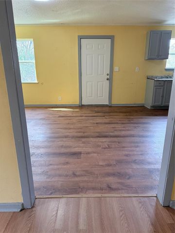 212 S Main Street B, Conroe, TX 77301