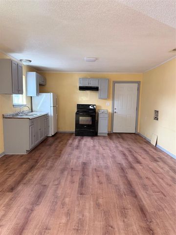 212 S Main Street B, Conroe, TX 77301