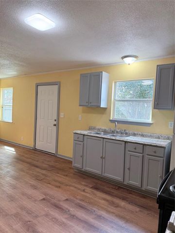 212 S Main Street B, Conroe, TX 77301