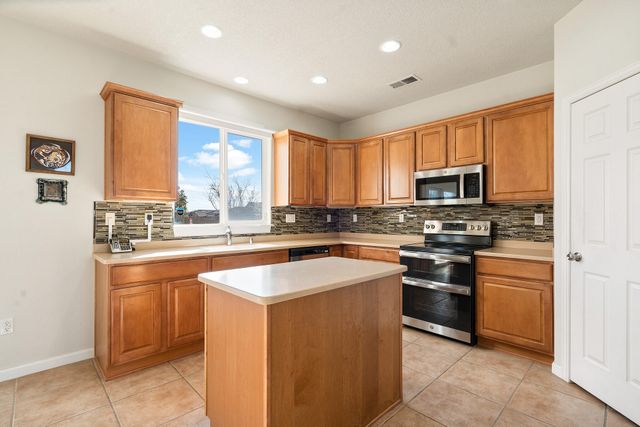 7101 Fairbanks Drive NE, Rio Rancho, NM 87144