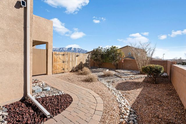 7101 Fairbanks Drive NE, Rio Rancho, NM 87144