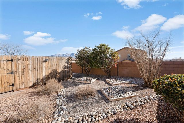 7101 Fairbanks Drive NE, Rio Rancho, NM 87144