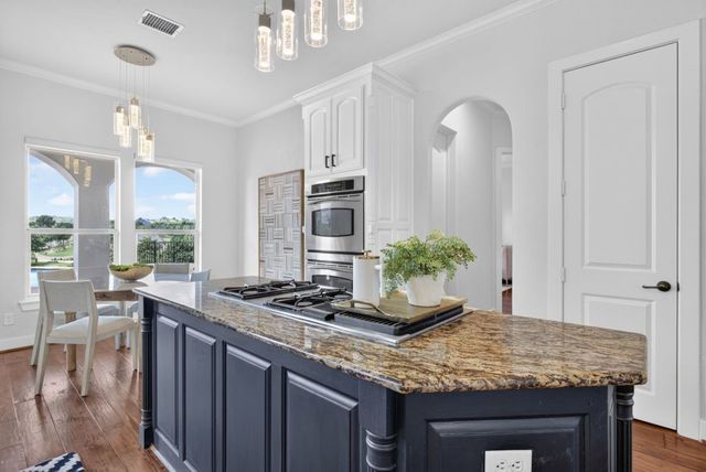 137 Crest Canyon Drive, Fort Worth, TX 76108
