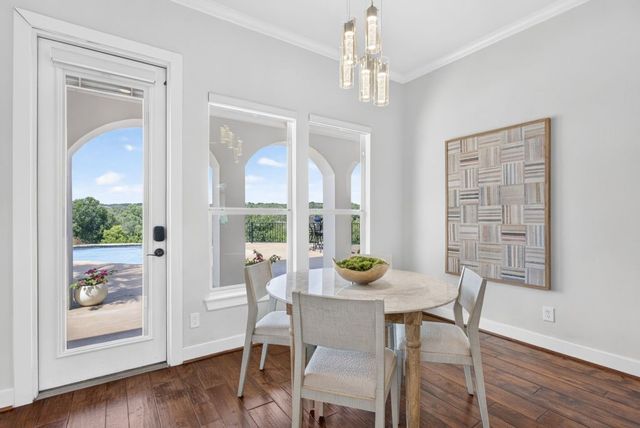 137 Crest Canyon Drive, Fort Worth, TX 76108