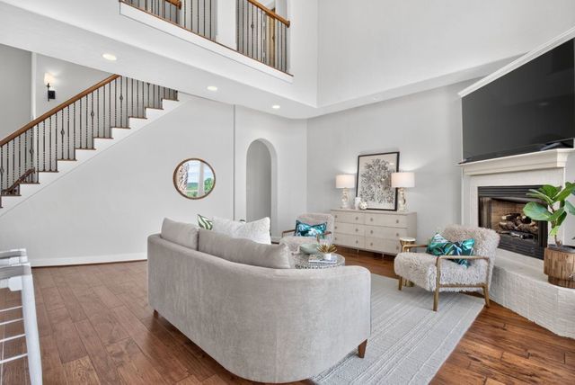 137 Crest Canyon Drive, Fort Worth, TX 76108