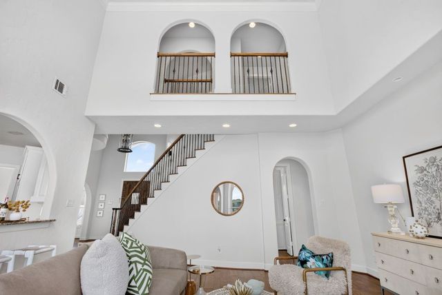 137 Crest Canyon Drive, Fort Worth, TX 76108