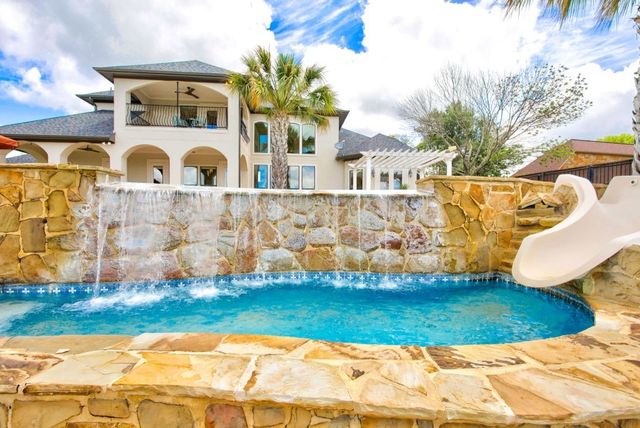 137 Crest Canyon Drive, Fort Worth, TX 76108