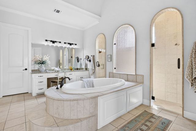 137 Crest Canyon Drive, Fort Worth, TX 76108