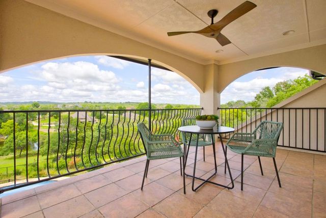 137 Crest Canyon Drive, Fort Worth, TX 76108