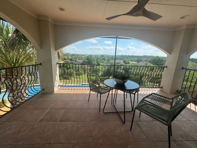 137 Crest Canyon Drive, Fort Worth, TX 76108