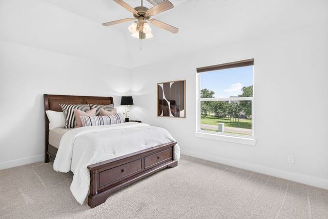 137 Crest Canyon Drive, Fort Worth, TX 76108