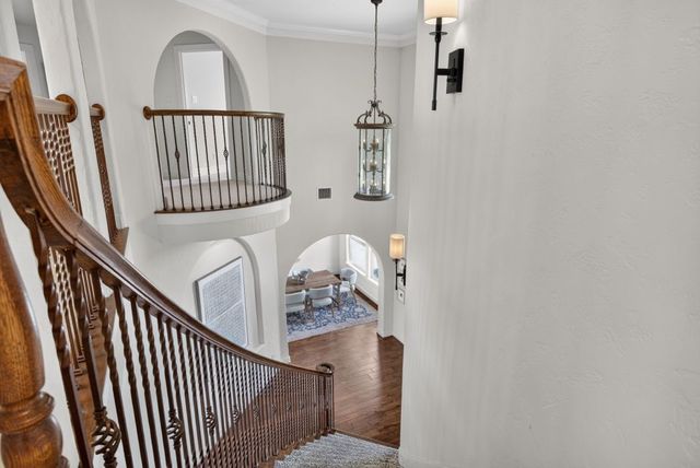 137 Crest Canyon Drive, Fort Worth, TX 76108