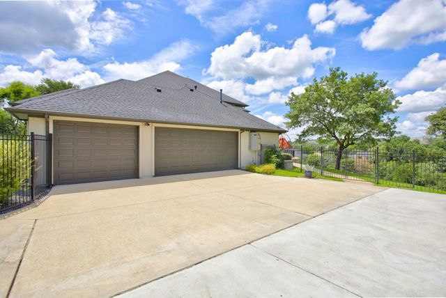 137 Crest Canyon Drive, Fort Worth, TX 76108