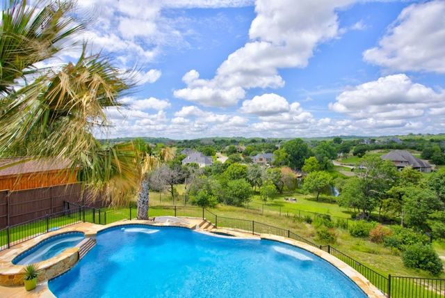137 Crest Canyon Drive, Fort Worth, TX 76108