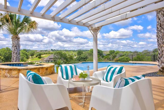 137 Crest Canyon Drive, Fort Worth, TX 76108