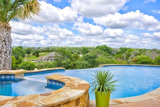 137 Crest Canyon Drive, Fort Worth, TX 76108