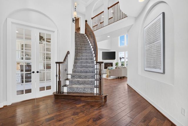 137 Crest Canyon Drive, Fort Worth, TX 76108