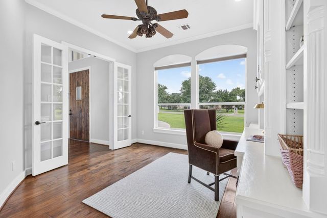 137 Crest Canyon Drive, Fort Worth, TX 76108