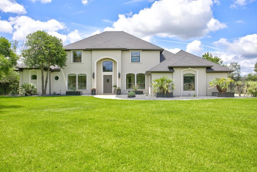 137 Crest Canyon Drive, Fort Worth, TX 76108