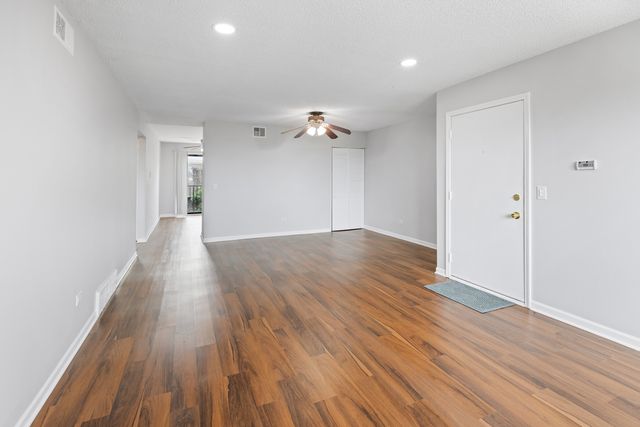 1472 Carol Court 3B, Palatine, IL 60074