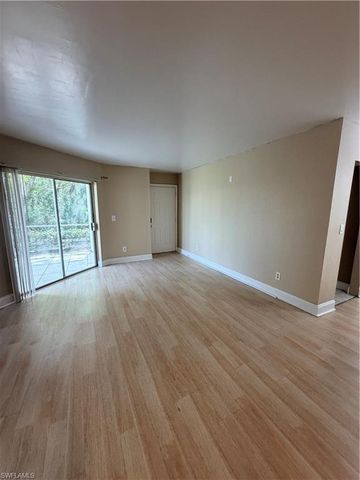 190 Santa Clara DR 5, Naples, FL 34104