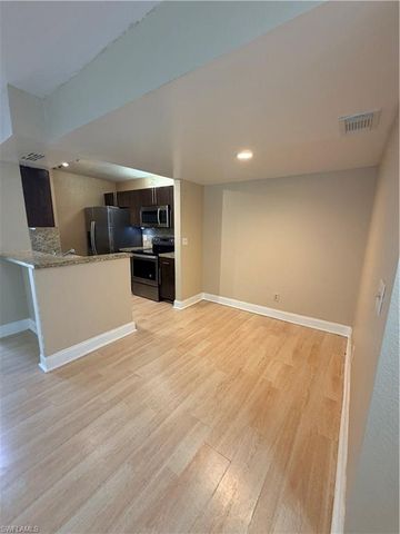 190 Santa Clara DR 5, Naples, FL 34104