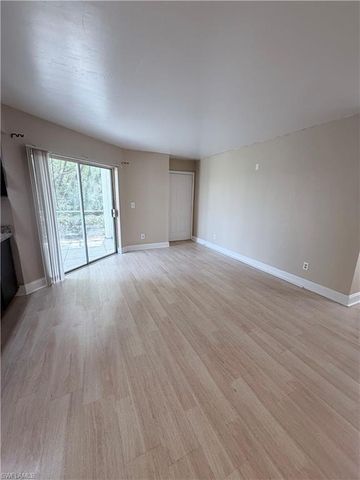 190 Santa Clara DR 5, Naples, FL 34104