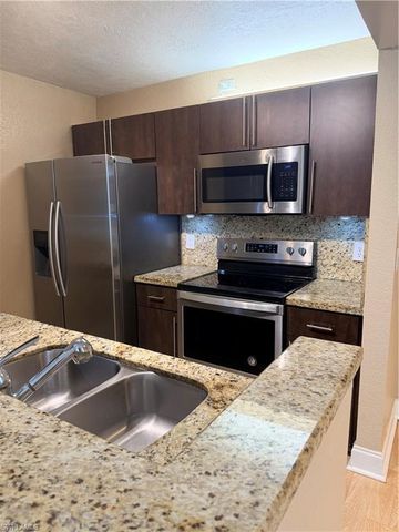 190 Santa Clara DR 5, Naples, FL 34104