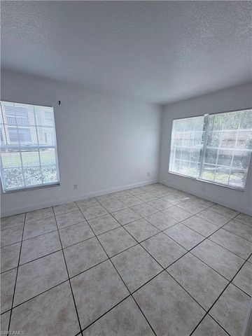 190 Santa Clara DR 5, Naples, FL 34104