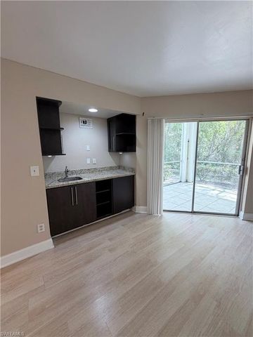 190 Santa Clara DR 5, Naples, FL 34104