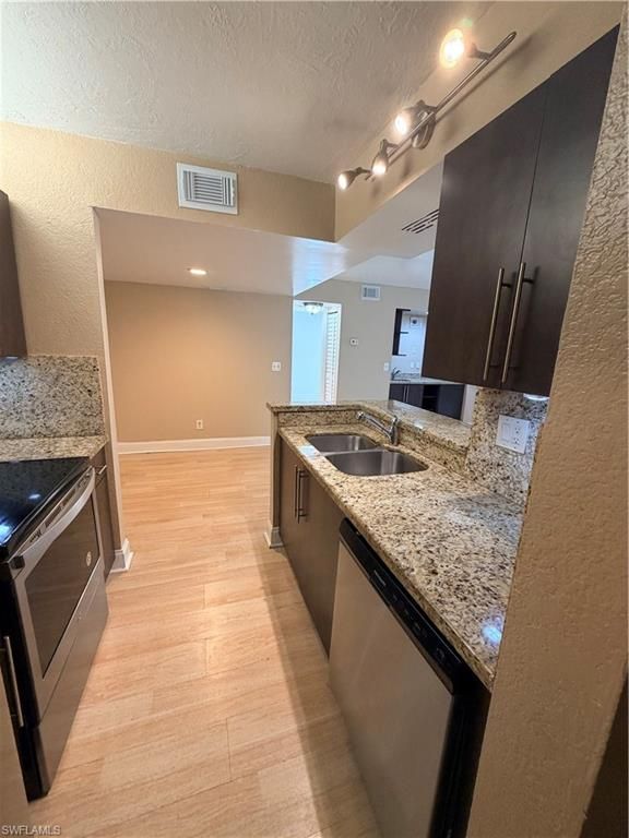 190 Santa Clara DR 5, Naples, FL 34104