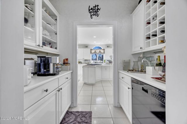 4 Rivers Edge Drive, Colts Neck, NJ 07722