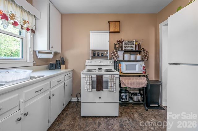 106 Aloha Circle Extension, Candler, NC 28715