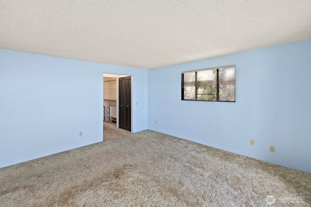 7821 East Side Drive NE, Tacoma, WA 98422