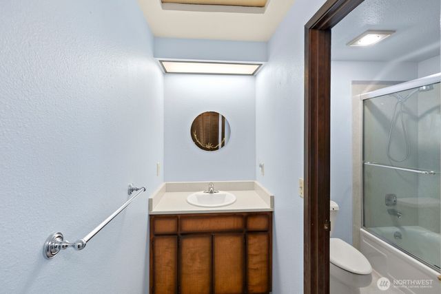 7821 East Side Drive NE, Tacoma, WA 98422